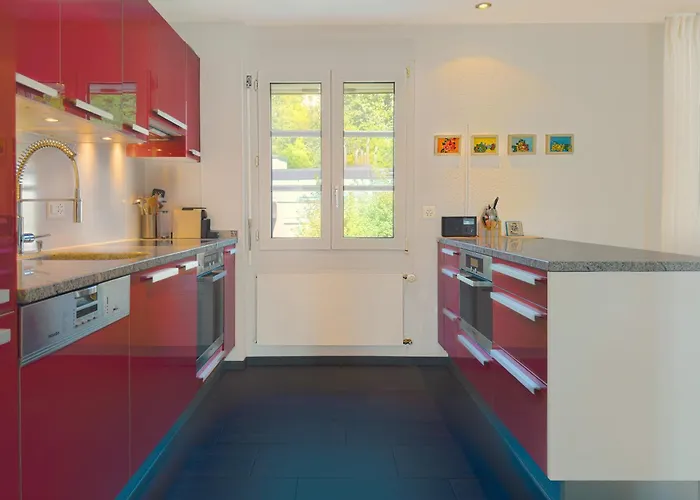 One-bedroom With Extra Mattress In Living *